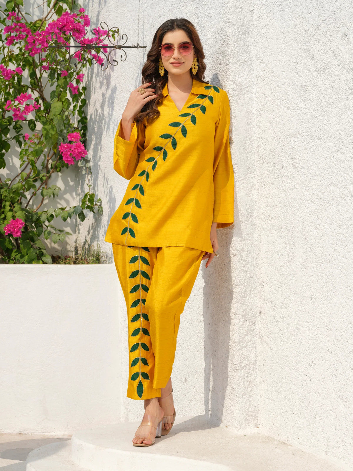 This elegant kurta features delicately hand-painted leaf motifs that celebrate the beauty of nature. Inspired by the vibrant hues of a botanical garden, it blends artistic expression with refined craftsmanship, creating a timeless and distinctive look.