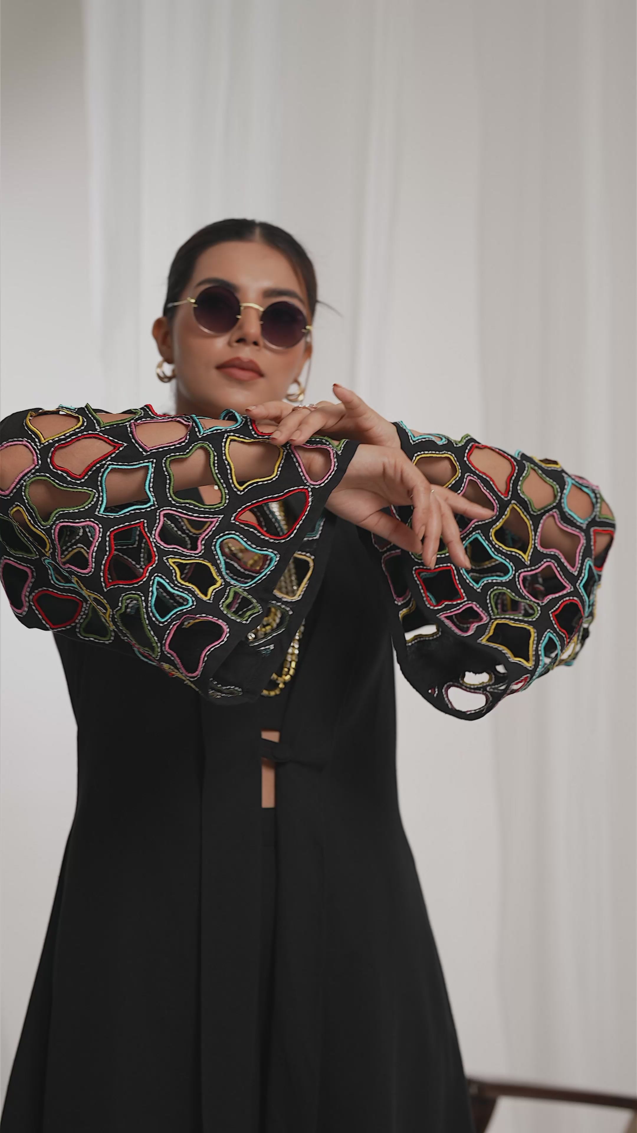 Bring the "Drama on sleeves "